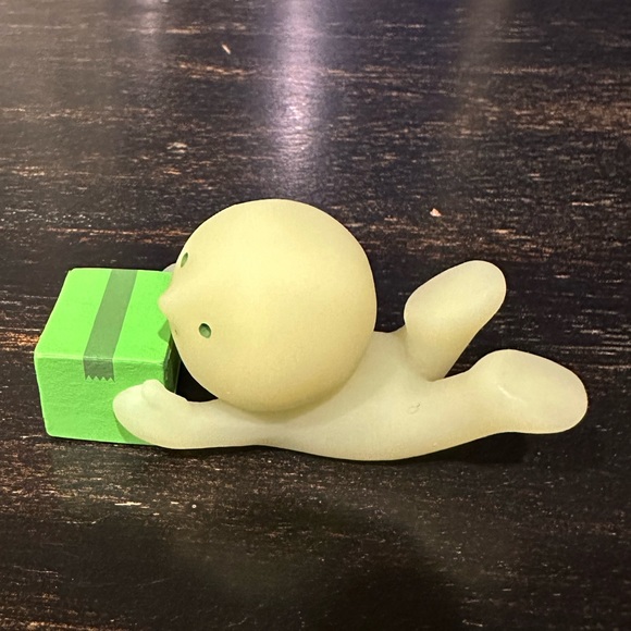 SMISKI Moving Series. Smiski Falling Down - Picture 4 of 4